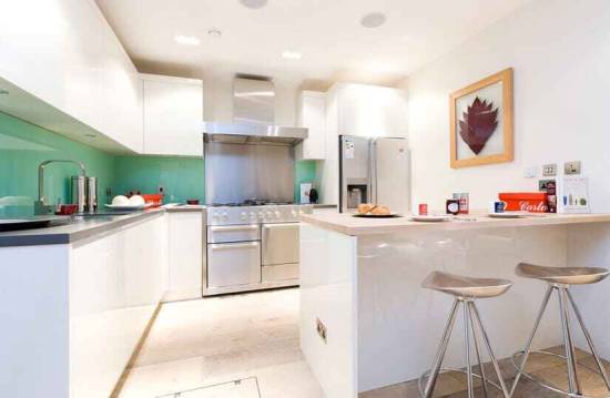 G Shaped Kitchen