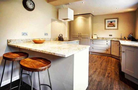 G Shaped Kitchen